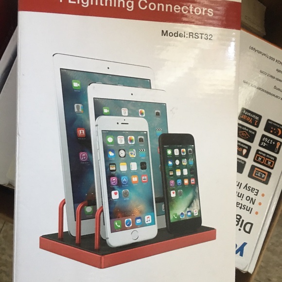 4 Port Charge Station for IPhone - Picture 2 of 4